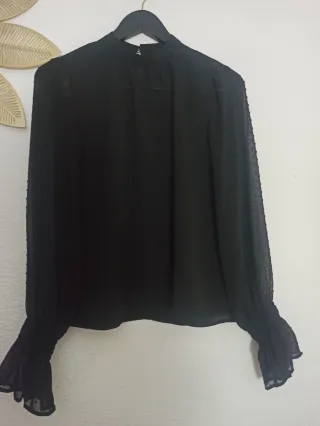 Blusa Stradivarius negra manga larga