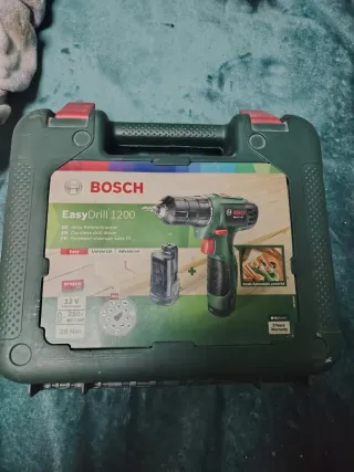 Taladro Bosch con maletín y accesorios