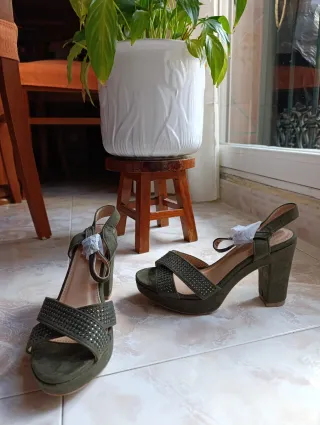 Sandalias verdes de tacón