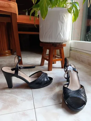 Zapatos de tacón negros