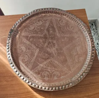 Piatto/vassoio tondo in rame antico