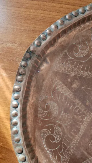 Piatto/vassoio tondo in rame antico