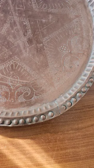 Piatto/vassoio tondo in rame antico