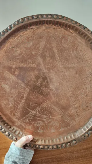 Piatto/vassoio tondo in rame antico