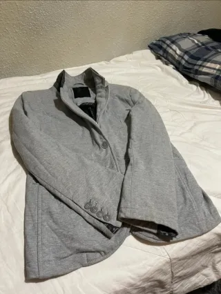 Chaqueta azul y americana gris