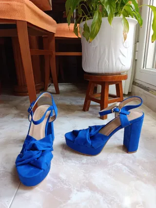 Zapatos de tacón azul