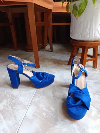 Zapatos de tacón azul