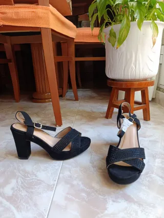 Sandalias de tacón negras