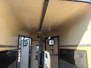 remolque van de caballos