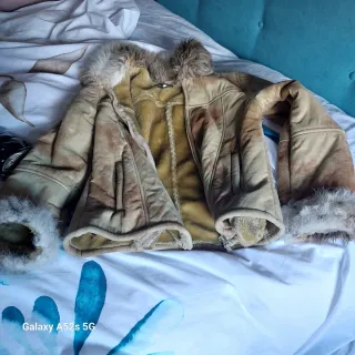 Chaqueta de mujer beige y marrón