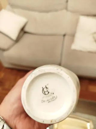 Botella Porcelana Decorada 1957 con número serie.