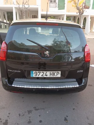 Peugeot 5008 2012