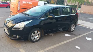 Peugeot 5008 2012
