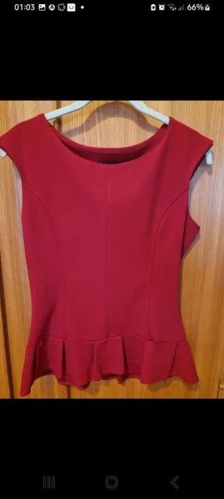 Elegante top con pizzo nero trasparente sul retro