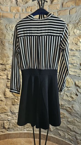 Abito righe bianche e nere con fiocco