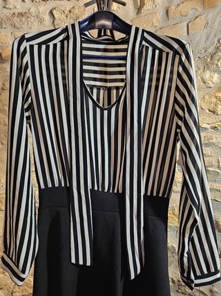 Abito righe bianche e nere con fiocco