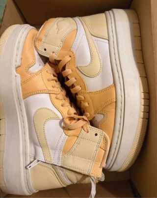 Nike Zapatillas Blancas y Amarillas