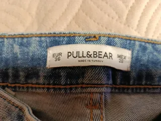 Pantalones vaqueros desgastados azules y grises