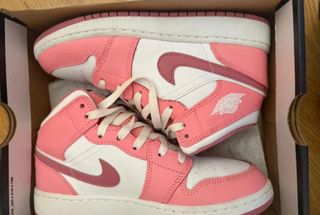 Zapatillas Jordan Rosa y Blanco