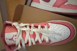 Zapatillas Jordan Rosa y Blanco