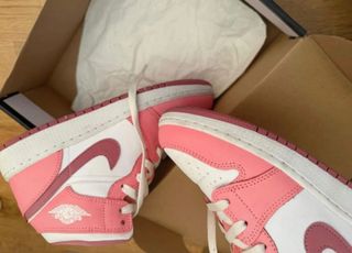 Zapatillas Jordan Rosa y Blanco