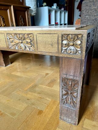 Mesa centro de madera tallada y mármol