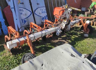 Cultivador ahoyador 6 surcos.