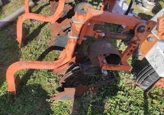 Cultivador ahoyador 6 surcos.