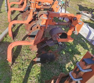 Cultivador ahoyador 6 surcos.