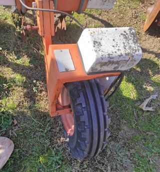 Cultivador ahoyador 6 surcos.