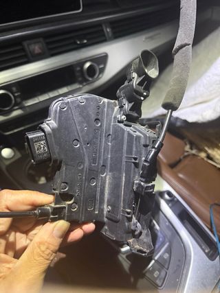 Cerradura Puerta Delantera Izquierda 805031332R