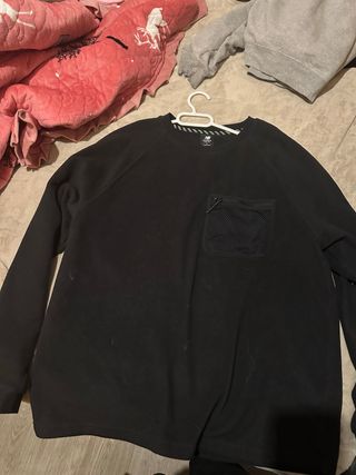 Sudadera New Balance Negra con Bolsillo