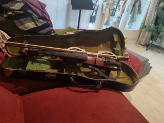 Violín Eléctrico Harley Benton con Arco y estuche