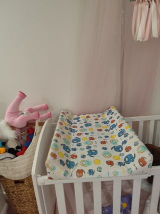 Muda fraldas universal de encaixe para berço