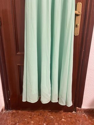 Vestido de fiesta verde con pedrería