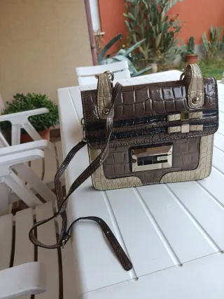 Borsa Guess Beige e Marrone Coccodrillo