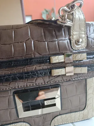 Borsa Guess Beige e Marrone Coccodrillo