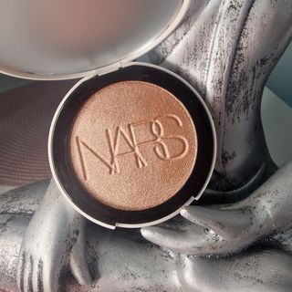 Iluminador NARS Dorado