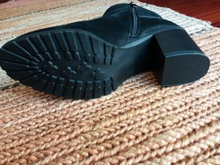 Botines negros de ante con tacón