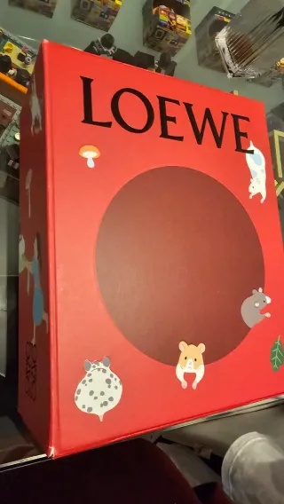 Caja Loewe Suna Fujita Roja