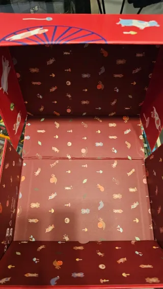 Caja Loewe Suna Fujita Roja