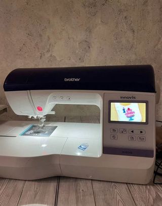 Máquina de bordar Brother Innov-is NV850E