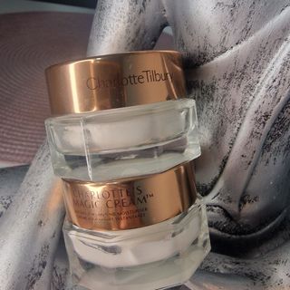 Crema Charlotte Tilbury  Magic Tapa Dorada