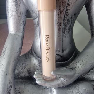 Corrector Rare Beauty Beige