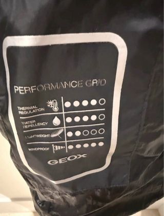 Plumífero Geox negro con cinturón