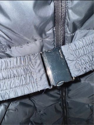 Plumífero Geox negro con cinturón