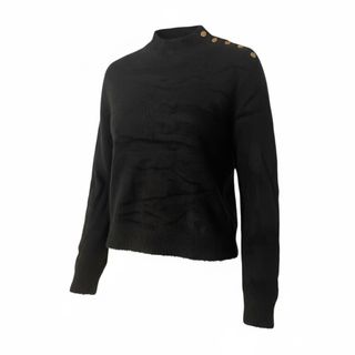 Suéter negro con botones dorados