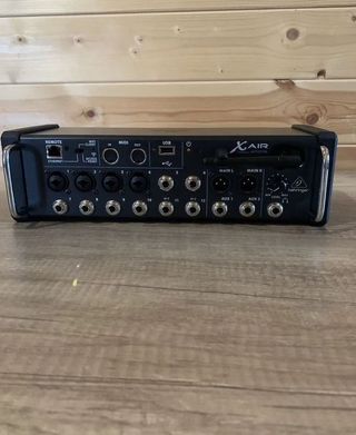 Behringer X Air XR12 Mesa Mezclas
