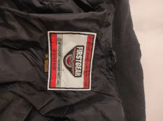 Cortavientos moto rojo y negro