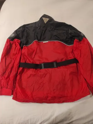 Cortavientos moto rojo y negro